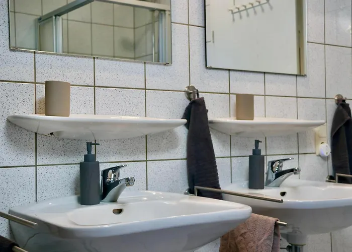 アパート Eifelbleibe, *